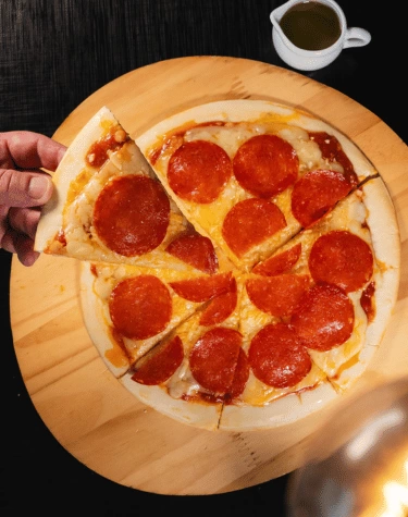 imagem destaque Dia da Pizza: conheça algumas curiosidades sobre essa data