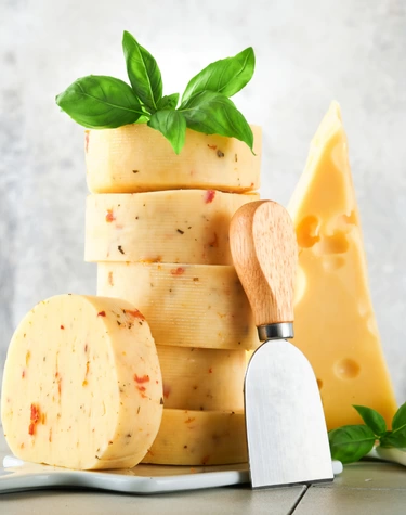 imagem destaque Dia Mundial do Queijo: conheça algumas curiosidades sobre esse ingrediente